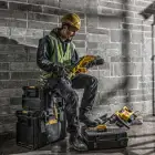 Kit DeWALT - Pregadora Betão S/Escovas + 50 Pregos DCN890P2 DCN8901020
